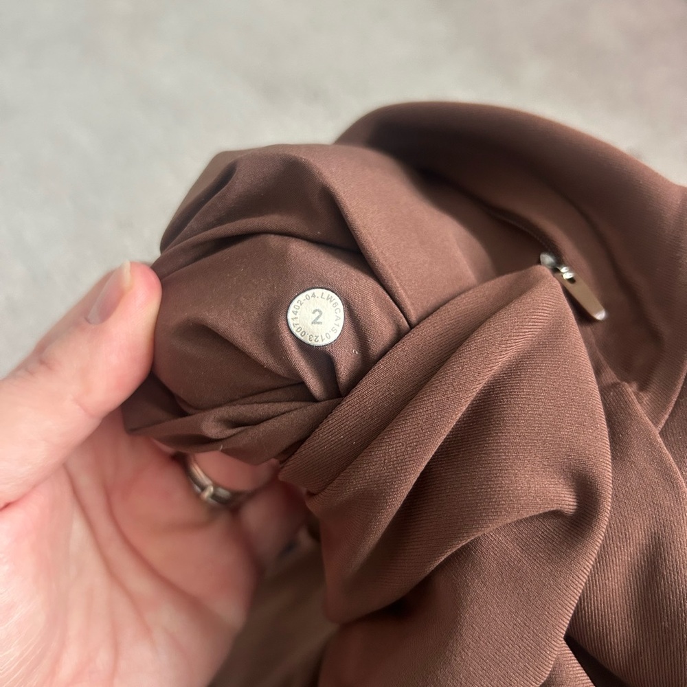 Lululemon Athletica Java Cropped Pants - image 11